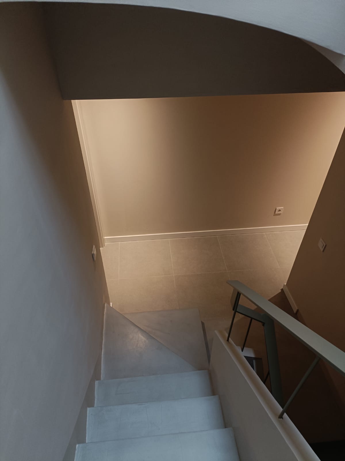 Escalera interior con acabado continuo