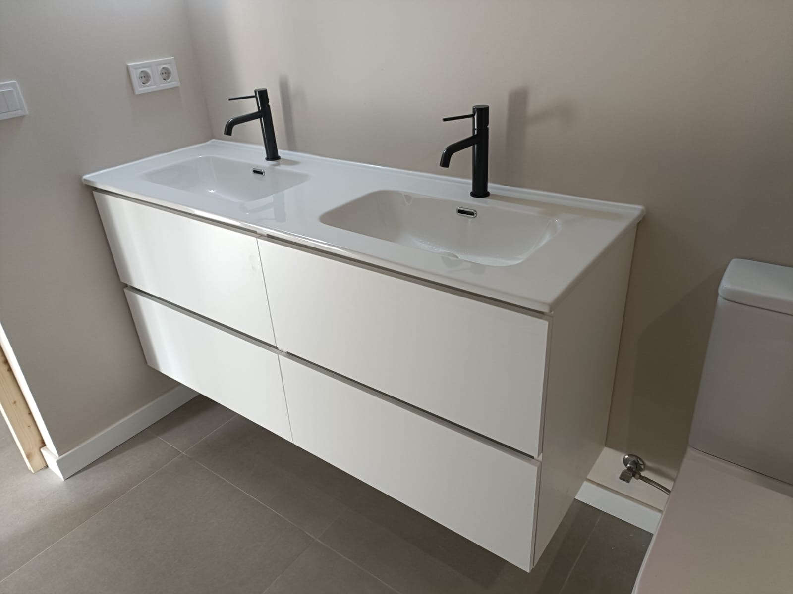 Mueble de baño con doble lavabo
